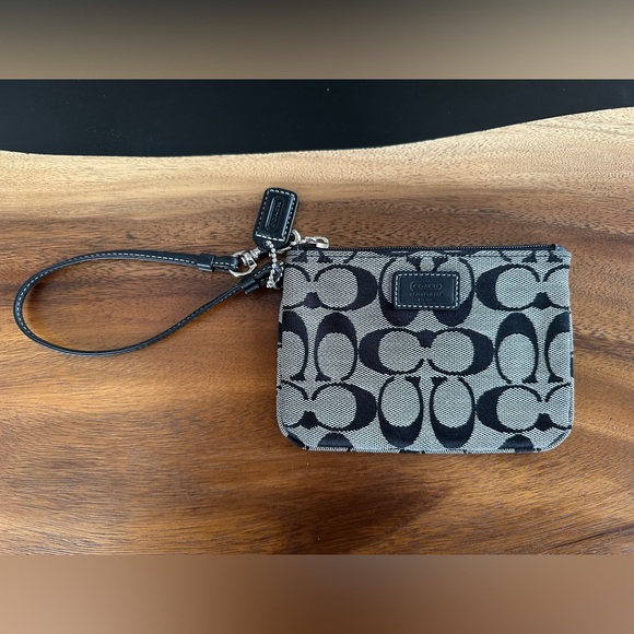 Coach Monogram Wristlet in Black Monogram & Leather. Charity Listing. - Picture 3 of 8